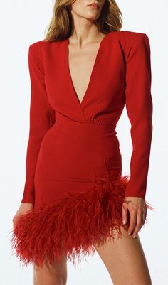 "We exist to make women feel confident, strong, sexy and elegant,"prove that sometimes the most minimal designs can be the most glamorous. This jacket dress was made from soft stretch-jersey that's beautifully trimmed with wispy feathers at the cuffs and hem ,and from the plunging neckline to its asymmetric hem. Opt for a bold red lip for added drama. WHERE TO WEAR:Business dinner、Cocktail party、Luncheon Material: Stretch (95% Polyester, 5% Elastane) Gentle Dry Clean OnlyColour may vary due to l Denim Style Casual, Plus Size Shopping, Type Of Pants, Long Sleeve Mini, Ruched Dress, Bandage Dress, Corset Dress, Long Sleeve Mini Dress, Feel Confident