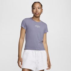 Perfect for any day, this slightly cropped, slim-fitting tee with classic branding is an instant classic. Smooth jersey feels stretchy with a slight drape, giving it a comfortable, tailored feel. Classic Branding, Women Lifestyle, Cropped T Shirt, Knit Crop, Crop Tshirt, Nike Sportswear, Active Wear For Women, Color Light, Cotton Spandex