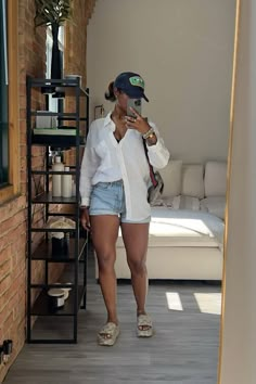 Summer Casual Evening Outfits, Friend Dinner Date Outfit, Summer Button Up Outfit, California Brunch Outfit, Cute Sushi Date Outfit, Orlando Nightlife Outfit, Rainy Summer Outfit Casual, Hamptons Weekend Outfits, Cute And Casual Outfits Black Women