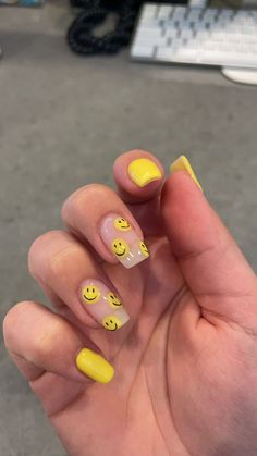 Smiley Face Yellow Nails Nail Decoration Ideas, Teacher Nails, School Nail Art, Nail Art For Girls, Emoji Nails, Yellow Nails Design, Back To School Nails, Happy Nails