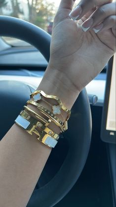 Wrist Jewelry Aesthetic, Stacked Bracelets Gold, Hand Stack, Bijoux Piercing Septum, Rich Accessories, Jewellery Stack, قلادات متدلية, Van Cleef & Arpels