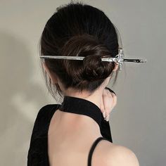 Sword of Light Metal Hair Stick Hairpin Chinese, Witchy Hair, Diy Hairstyle, Celtic Hair, Gothic Hairstyles, Simple Hair, Chinese Hairstyle, Retro Girls, Hair Stick