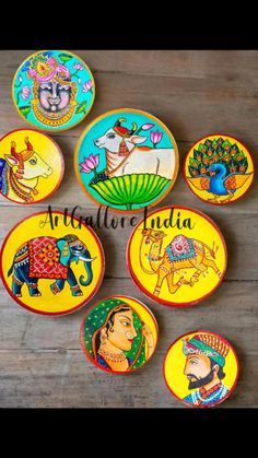 Round Glass Painting, Tray Decoration Ideas, Lippan Art Design, Abstract Fish Painting, Diwali Candle Holders, Art N Craft Ideas, Coconut Decoration, Good Craft, Pichwai Art