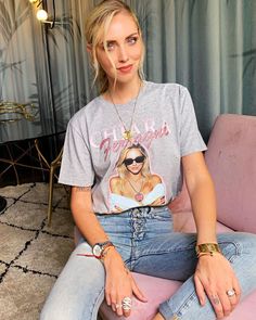 Gli hater contro Chiara Ferragni: "La maglietta serve per ricordarti come ti chiami?"    #ChiaraFerragni #Fashion #Hottest Concert Tshirts, Jeans Shorts, Spring Summer Fashion, Denim Women, Denim Skirt, Summer Fashion, T Shirts For Women