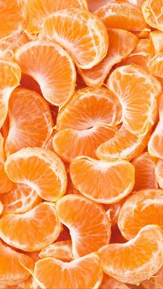 an image of oranges that are cut in half