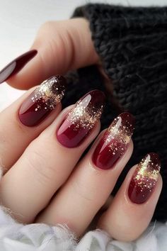 Burgundy Christmas Nail Designs, Karwachauth Nail Art Designs, Burgundy Chrome Nails Designs, Nails Burgundy And Gold, Dark Red And Gold Nails, Nail Art Merah, Burgundy Red Nails, Sns Ideas, Bordeaux Nails