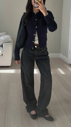 Outfit Ideas With Jeans Winter, Slightly Modest Outfits, Id Photo Outfit Ideas, Collared Outfits For School, Cool And Chic Outfit, Cute Outfits For Lab, Fit With Cardigan, Outfit With Black Jeans Winter, Casual Outfits With Cardigans