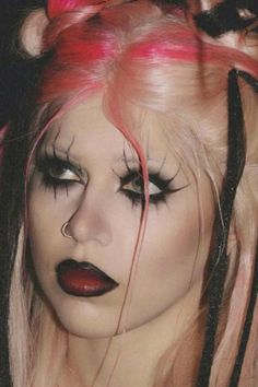 Korn Concert Makeup, Pink Avant Garde Makeup, Pierce The Veil Makeup, Punk Lockscreen, Alt Clown Makeup, Colorful Goth Makeup, Horror Makeup Looks, Gothic Clown Makeup, Cybergoth Makeup