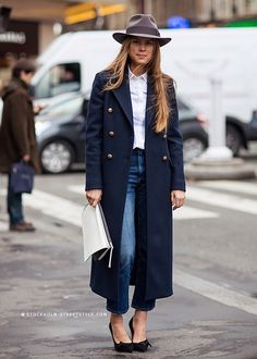 French Chic Fashion, Street Style Fall Winter, Blazer Outfits For Women, Coat Outfit, Military Coat, Denim Chic, Military Outfit, Uniform Fashion, Classic Coats