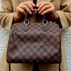 The Louis Vuitton Speedy 25 Bandouliére in Damier canvas.❤️✿ڿڰۣ(♥️ Cheap Louis Vuitton Handbags, Lv Damier, Louis Vuitton Handbags Outlet, Lux Fashion