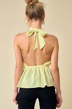 Add some fresh hues to your look for the new season with this halter top. Featuring a yellow floral linen material with twist details and a halter neck, it's perfect. Pair with white jeans and heels for an easy elevated look. Tie Back Halter Top For Brunch, Chic Summer Halter Neck Tops, Chic Halter Neck Tops For Summer, Backless Summer Tops For Day Out, Fitted Linen Halter Neck Top, Fitted Linen Halter Top, Spring Linen Tops With Tie Back, Spring Linen Tie-back Top, Spring Linen Tie Back Tops