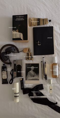 Jo Malone Perfume, Everyday Bag Essentials, Inside My Bag, Fotografi Vintage, Purse Essentials, Mascara Waterproof, Handbag Essentials, In My Bag, What In My Bag