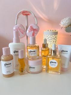 Hire Care, Gisou Aesthetic, Hair Self Care, Collection Aesthetic, Best Hair Mask, Best Hair Care Products, Skincare Brands, Perfect Skin Care Routine