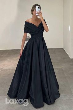 This elegant evening dress features an A line silhouette, off shoulder neckline, and ruched detailing. Perfect for formal occasions, this dress will flatter your figure and make you stand out. Crafted with high-quality materials, it is comfortable and timeless. Black One Shoulder Gown, Elegant Dresses Off Shoulder, Black Prom Dress Outfit Ideas, Off Shoulder Gown Evening Dresses, A Line Silhouette Dress, Christmas Ball Dress, Model Gown, Reception Dress Long, Ring Dance