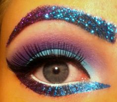 eh i'm not sure id ever glitter my eyebrows but very interesting Carnaval Make-up, Glitter Brows, Glitter Eyebrows, Make Carnaval, Skirt Diy, Glitter Eye Makeup, Glam And Glitter