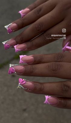 Freestyle Short Nails, Short Baddie Nail Designs, Short Medium Nails, Pink Nails Almond Shape, Airbrushed Nails, Red Acrylic Nails