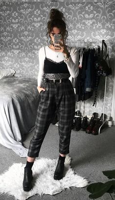 Brandy Melville Outfits, Fest Outfits, Mode Chanel, White Long Sleeve Top, Rock Punk, Plaid Pants, Street Style Outfit