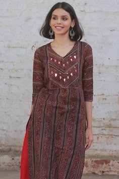 Printed Kurti Designs, Beautiful Kurti, Cotton Dress Pattern, Kalamkari Dresses, Cotton Tops Designs, Ikat Dress