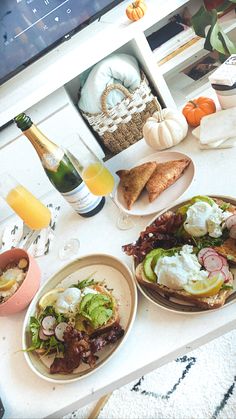 brunch, mimosas, poached eggs, breakfast, champagne Wholesome Recipes, Poached Eggs, Wholesome Food, Fresh Rolls, Fruits And Vegetables, Coffee Drinks