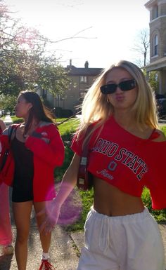 #gameday #photo #inspo Vintage Game Day Outfit, Sdsu Football Game Outfit, Game Day T Shirts Diy, Fits For Football Games, Christmas Party Outfits College, Game Day College Outfit, Game Day Photo Ideas, College Game Day Aesthetic, Gameday Fits Football