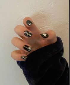 Nail Design On Black Nails, Easy Nail Art On Black Nails, Cute Nails Y2k Short, New Nail Trends Short, Short Grunge Nail Designs, Simple Short Goth Nails, Emo Nails Aesthetic, Black Emo Nails Ideas, Cute Nails Grunge