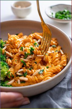 High-protein Romesco pasta, packed with 41 g protein, 11 mg iron, and gluten-free. A delicious, nourishing vegan dinner, ready in 20 minutes!