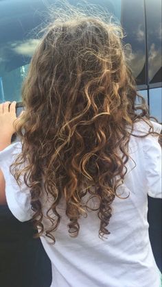 Pelo Ondulado Natural, Blond Curls, Curly Ombre, Surf Hair, Ombre Curly Hair, Hair Loop, Permed Hair, Curly Hair With Bangs