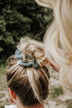 Hairstyles List, Scrunchie Hairstyles, Messy Hairstyles, Hair Dos, Gorgeous Hair, Hair Day, Pretty Hairstyles, Hair Looks, Hair Goals