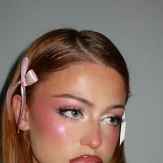 Pretty Pink Makeup Looks, Pink Aesthetic Makeup Looks, Glitter Lips Makeup Look, Sugarplum Makeup, Sugarplum Fairy Makeup, Pink Blush Makeup Looks, Pink Lips Makeup Look, Highlight Makeup Look, Fairy Lips