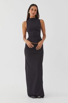 Soft Ruched Mini Skirt Classy Maxi Skirt Outfit, Long Skirt Wedding Outfit Guest, Black Skirt Black Top Outfit, Wedding Outfit Skirt, Fitted Skirt Outfits, Bodycon Maxi Skirt Outfit, Black Fitted Casual Maxi Skirt, Maxi Skirt Tank Top Outfit, Summer Maxi Skirt Outfits