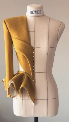 Futuristic Fashion, Fashion Sewing Pattern, Diy Couture, Mode Inspiration, Fashion Sewing, Sewing Dresses, Fashion Details