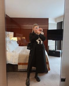 Black Trench Coat Outfit, Mommy Photos, Black Trench Coat, Trench Coat Outfit, Coat Outfit, London Instagram, Trench Coat Black, March 7, Influencers Fashion