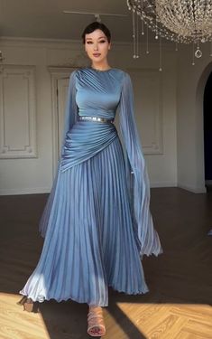 Soiree Dresses For Hijab Classy, Soiree Outfits For Hijab, Hijab Dresses Soiree, Modest Classy Dresses, Hijab Party Dress, Hijab Dress Party, Muslim Evening Dresses, Bride Dress Simple, Soiree Dress