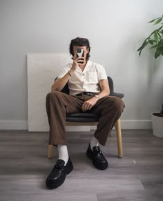 Mens Casual Loafers Outfit, Outfit Retro Pria, Vintage Loafers Outfit Men, Masculine Outfit Inspiration, Vintage Loafers Outfit, Formal Aesthetic Outfit Men, Corduroy Outfit Men, Loafers Men Outfit Formal