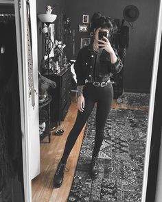 Black Alt Outfits, Gothic Outfits Casual, Simple Goth Outfit, Vintage Grunge Fashion, Miranda Rights, Casual Goth, Goth Look, Dark Outfits