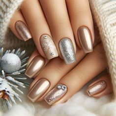 Light Christmas Nails Simple, Xmas Nye Nails, December Nails New Years, Christmas Nails Acrylic Silver, Classy Neutral Christmas Nails, Cream Holiday Nails, Gold Chrome Holiday Nails, Silver Christmas Nails Glitter, Christmas Nails Neutral Sparkle