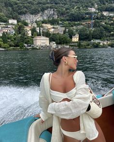 Travel Snap, Greece Outfit, Summer Poses, Vacation Aesthetic, European Summer Outfits, Skandinavian Fashion, Europe Outfits, Resort Outfit, Europe Summer