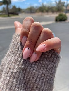 Simple black aesthetic nail art. Acrylic almond nails. Nail day Minimalist Almond Nails, Classy Almond Nails, Almond Nail Art, Nude Nail Designs, Almond Nails Designs, Almond Acrylic Nails, Oval Nails