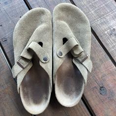 Tan Birkenstocks. Recently Purchased, But Do Not Fit Me. In Very Good Condition. Tan Birkenstocks, Beige Slippers, Men Birkenstock, Birkenstock Men, Birkenstock Shoes, Christmas Wishlist, Shoes Men, Everyday Style, Slip Ons