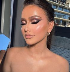 Full Glam Makeup Looks Glitter, How To Be Beautiful, Full Glam Makeup, Wedding Eye Makeup, Formal Makeup, Flawless Makeup Application, Power Of Makeup, Glam Makeup Look