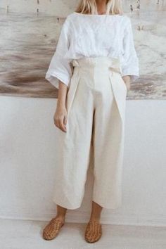 Cream Trousers // by april Blouse Summer Outfit, Smart Casual Spring, Pattern Clothes, Minimalist Moda, Mode Editorials, Modest Style, Blouse Summer, Chic Summer Outfits, Travel Outfit Summer