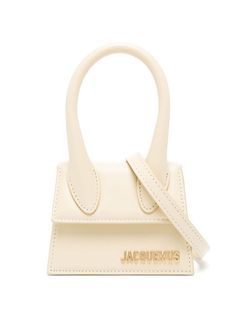 leather top-handle bag from Jacquemus featuring ivory white, calf leather, gold-tone logo lettering, front flap closure, single rounded top handle and main compartment. Jacquemus Le Chiquito, Jacquemus Bag, Leather Mini Bag, Micro Bag, Denim Handbags, Mini Handbags, Metallic Logo, Ivory White, Leather Mini