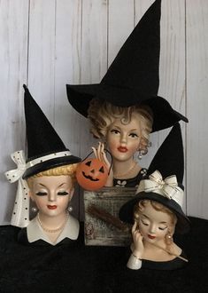 Quirky Halloween Decor, Head Vases, Halloween Facts, Halloween Crafts Decorations, Vintage Halloween Decorations, Fall Halloween Crafts, Halloween Displays, Head Vase, Pink Halloween