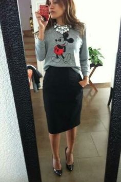 Mickey Mouse Sweatshirt Outfit, Mickey Outfit, Mango Skirts, Mickey Mouse Outfit, Elegante Casual, Black Pencil, Fashion Mistakes, Looks Style