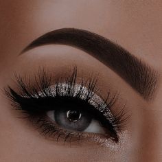 Prom Smokey Eye, Hoco Makeup Ideas, Glowy Dewy Makeup, Soft Pink Eyeshadow, Walima Makeup, Pink Eyeshadow Tutorial, Usama Khan, Eye Makeup Trends, Black Makeup Looks