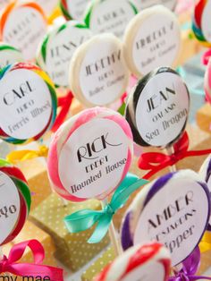 many lollipops are on display with ribbons