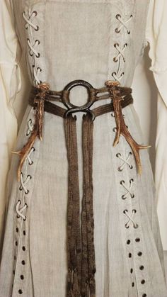 Viking Clothes Aesthetic, Norse Witch Belt, Medieval Viking Dress, Viking Womens Clothing, Viking Witch Costume, Modern Viking Fashion, Vikings Clothes, Norse Dress, Viking Outfit Woman