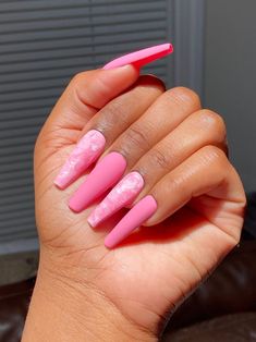 These are the BEST pink matte nails ideas, including cute bubblegum pink matte nails designs, hot pink matte nail art designs, baby pink matte nails coffin, and more! Plus, there's other cool matte pink nails coffin and long matte pink acrylic nails designs that you should check out. Matte Pink Nails, Neon Nail Designs, Matte Nail Art, Cute Pink Nails, Pastel Nails Designs, Nails Easy, Matte Nails Design