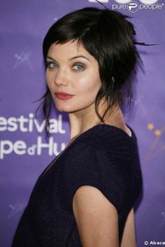 Micro Bangs Long Hair, Shag Hairstyles Micro Bangs, Bob Dark Hair, Alternative Bob Haircut Bangs, Short Choppy Bob, Punk Bob Haircut Bangs, Goth Micro Bangs, Goth Bob With Bangs, Bangs Long Hair