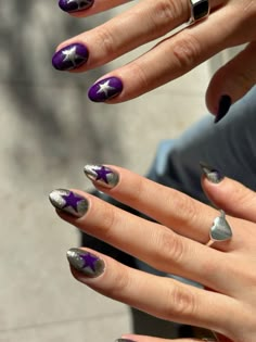 Purple star, silver nails, star nails, stars nails, long nails, short nails, almond nails, sipver nails, metallic nails, glitter nails, purple and silver nails Guts Nails Olivia Rodrigo, Cool Almond Nails Designs, Olivia Rodrigo Nail Inspo Guts, Guts Tour Nails, Simple Nails Purple, Olivia Rodrigo Nails Ideas, Olivia Rodrigo Nails Ideas Guts, Purple And White Nail Designs, Purple Star Nails